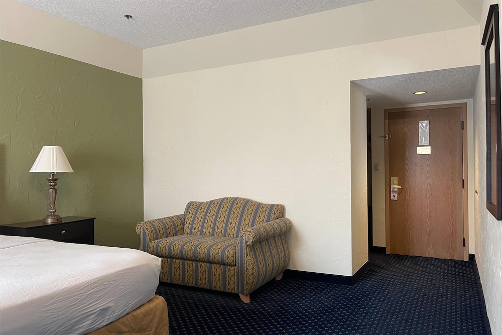 Junior Suite, 1 King Bed, Non Smoking - Photo 4