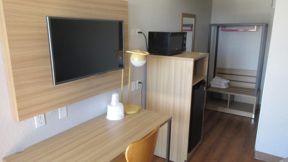 Standard Room, 2 Double Beds, Non Smoking - Photo 2