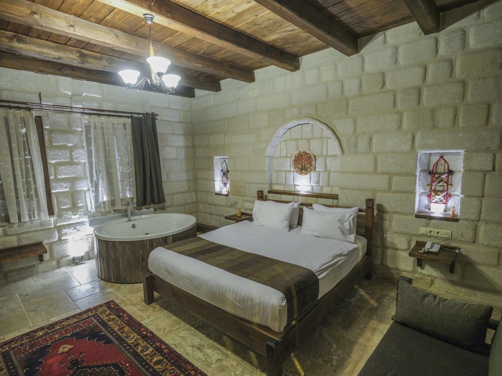 Superior Stone Room 302