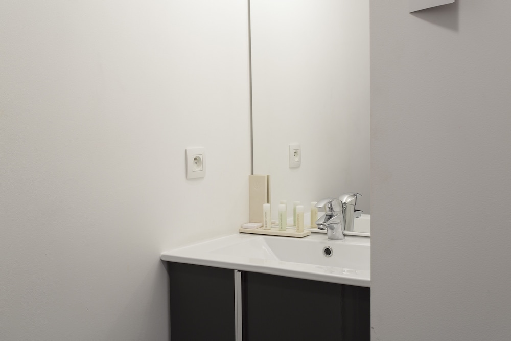 Standard Studio, 1 Queen Bed, Kitchenette photo 2
