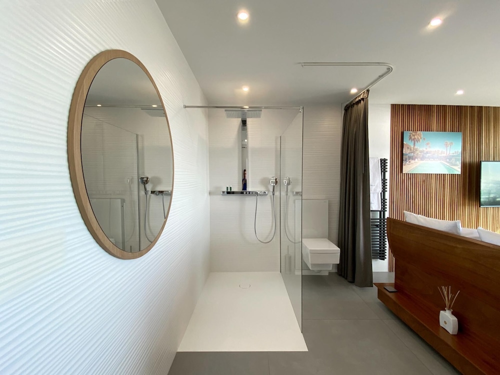 Standard Room, 1 Queen Bed, Sea View - Photo 4