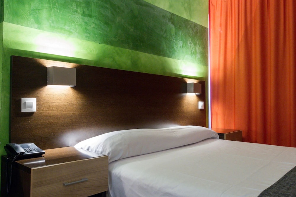 Double Room thumbnail 5