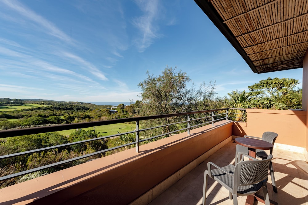 Sky Large Suite - Photo 11