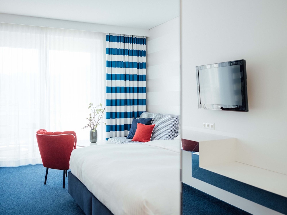 Deluxe Double Room, 1 Double Bed, Lake View, Executive Level photo 1