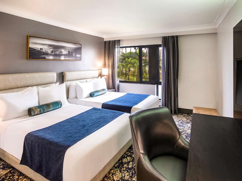 Deluxe Room, 2 Queen Beds photo 2