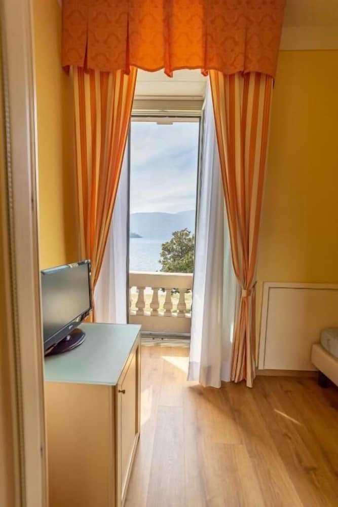 Junior Suite Vista Lago con Balcone - Photo 3