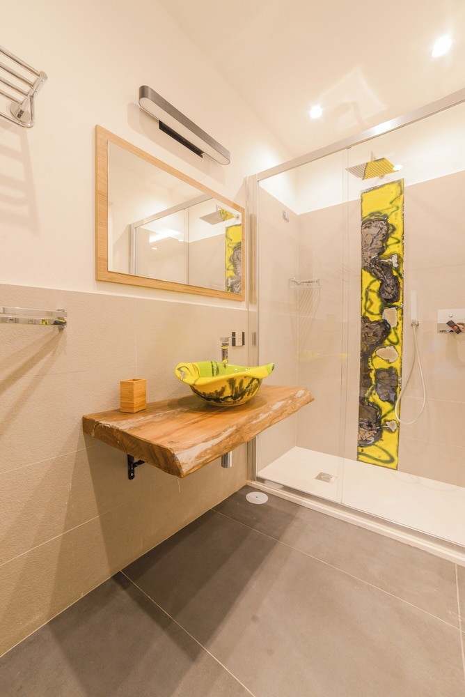 Standard Triple Room, Multiple Beds, Ensuite, Sea View - Photo 6