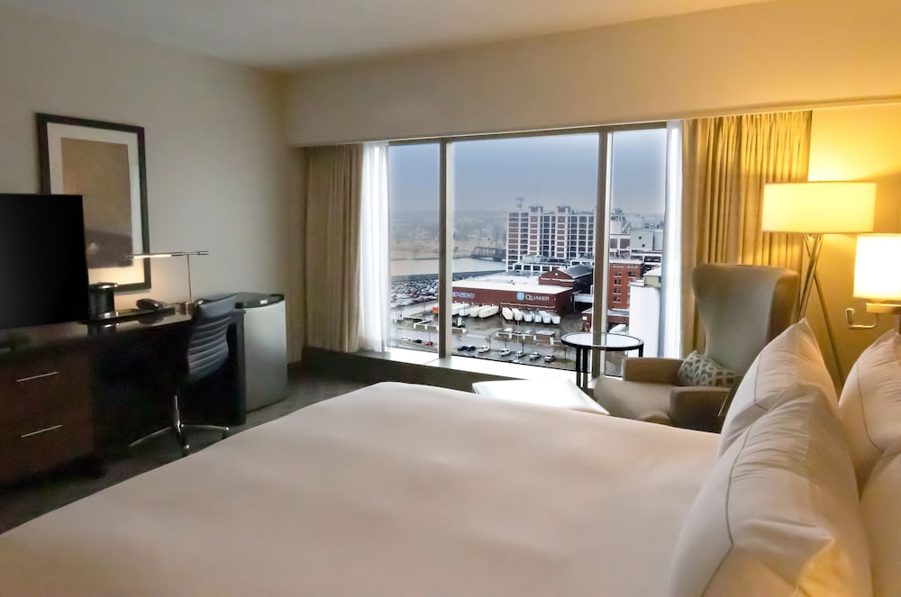 Room, 1 King Bed, Accessible - Photo 2