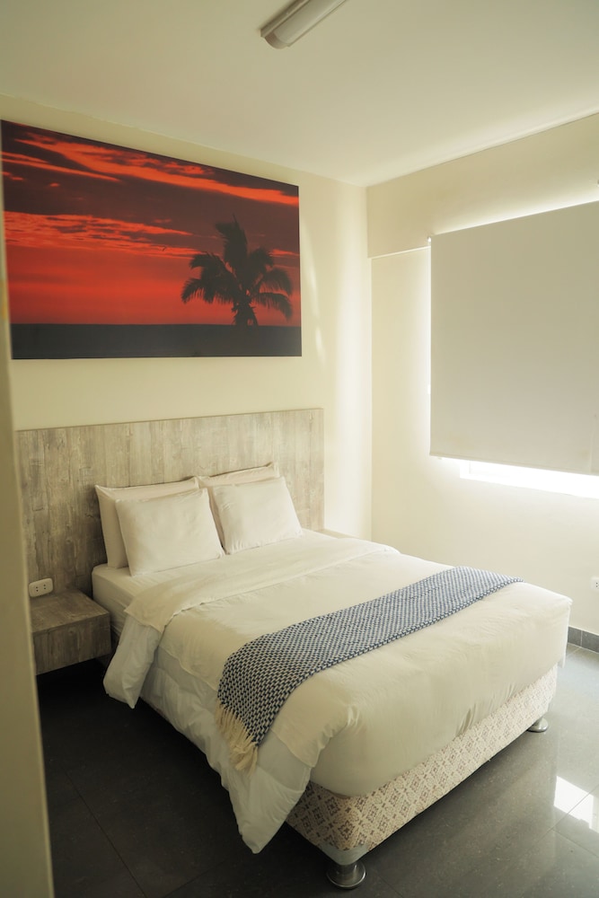 City Room photo 2