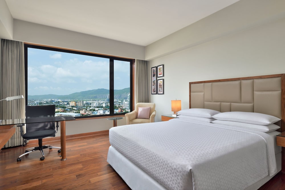 Deluxe Room, 1 King Bed (City View) - Photo 5