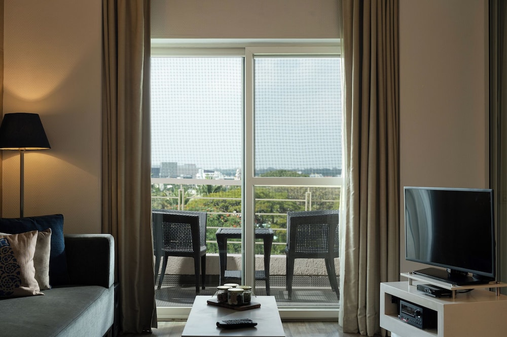 Executive Suite, 1 Bedroom, Balcony photo 2
