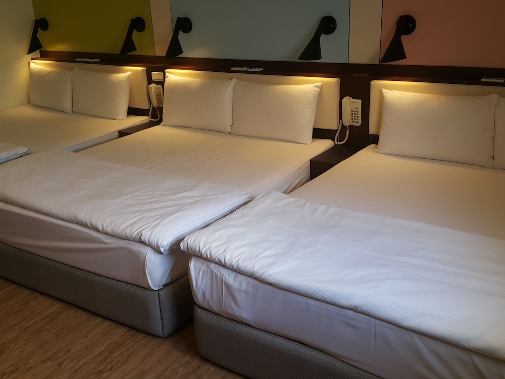 Family Room, Multiple Beds, Non Smoking, Corner photo 2