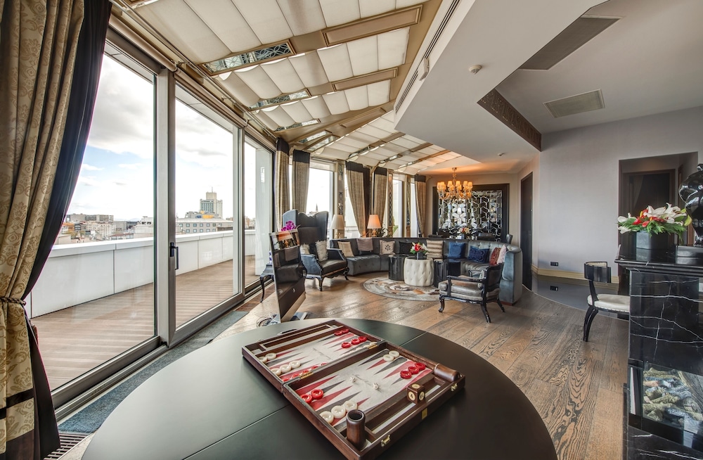 Penthouse King photo 2