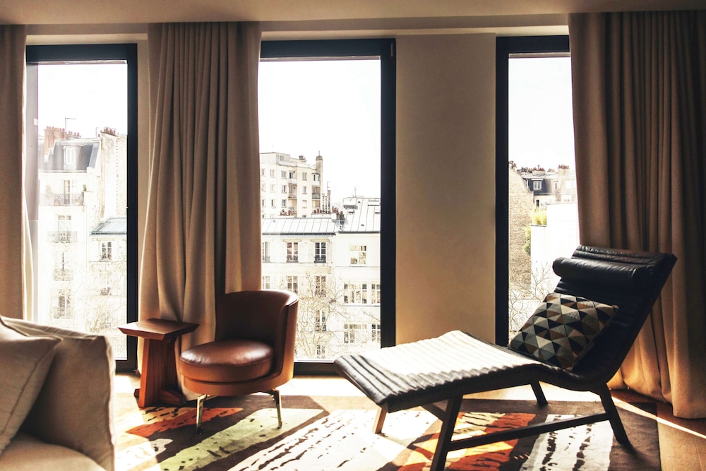 Junior Suite, 1 King Bed, Air conditioning