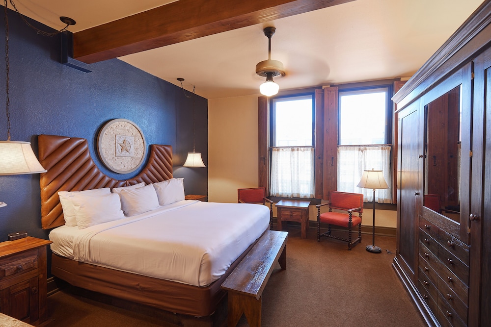 Standard Room, 1 King Bed photo 1