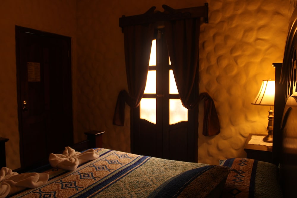 Premium Room, 1 King Bed photo 3