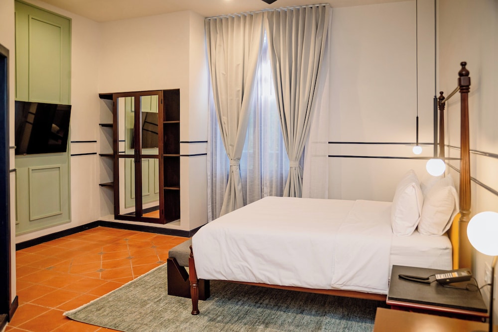 Standard Room, 1 Queen Bed - Photo 3