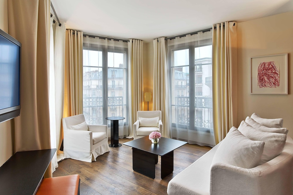 Suite, 1 King Bed, Tower thumbnail 5