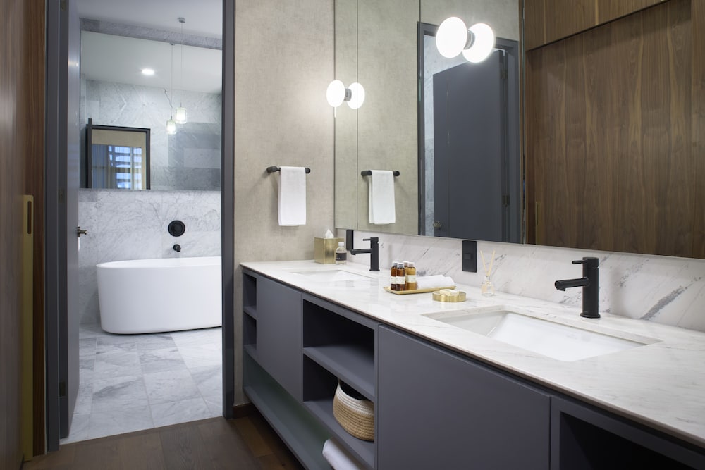 Luxe Apartment - Photo 3