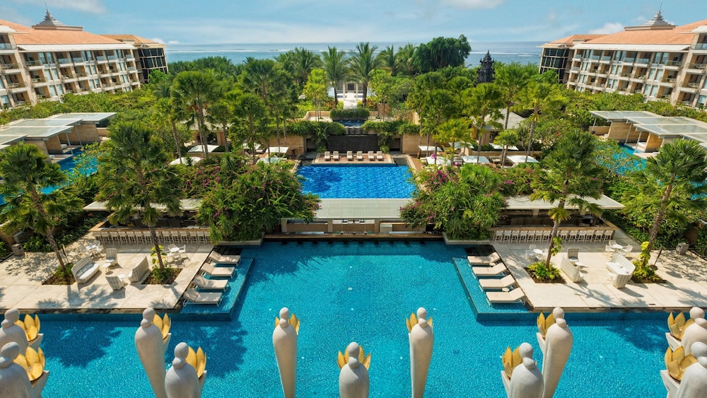 Royal Ocean Court Suite photo 3
