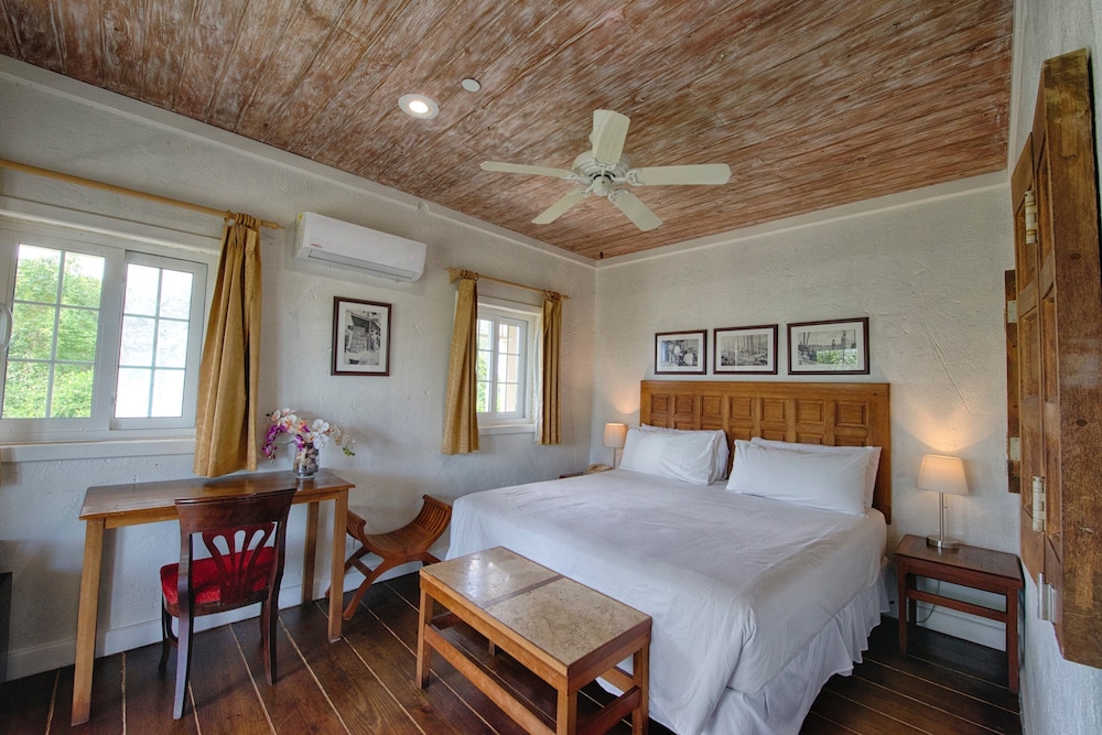 Suite, 1 King Bed, Ocean View