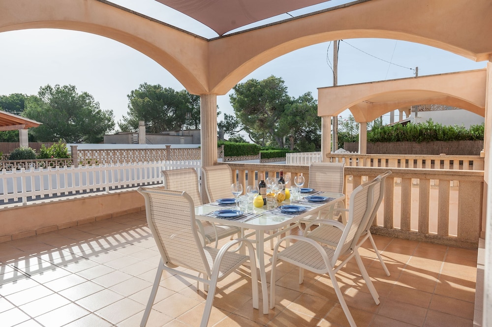 Villa photo 2