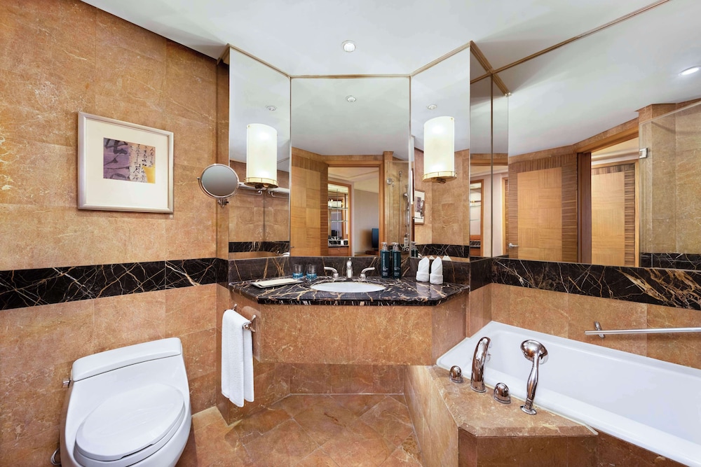 King Hilton Executive Peninsula View - Photo 5