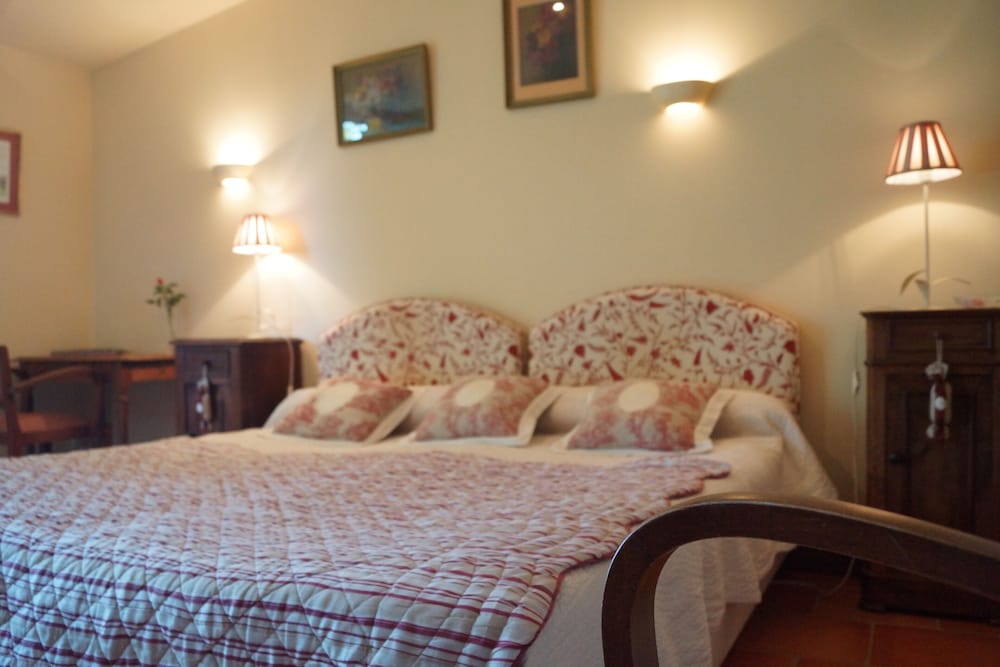 Double or Twin Room, Garden Area (Chambre Pourpre) photo 3