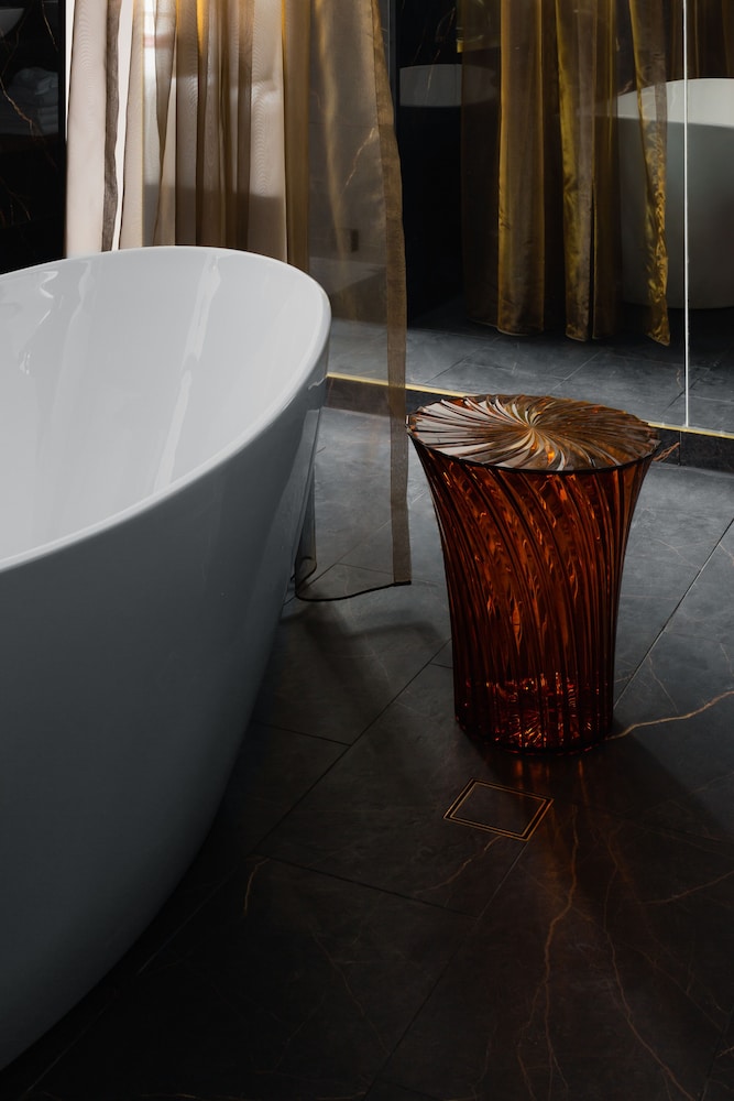 The Suite - Photo 9