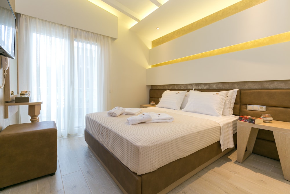 Deluxe Suite (202)