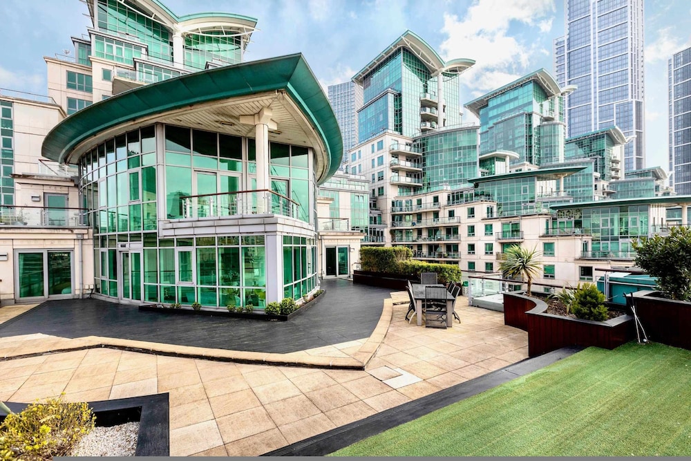 The English Rose Luxury 3 bed With Private Terrace - by Out of Office Lifestyle, Photo 22