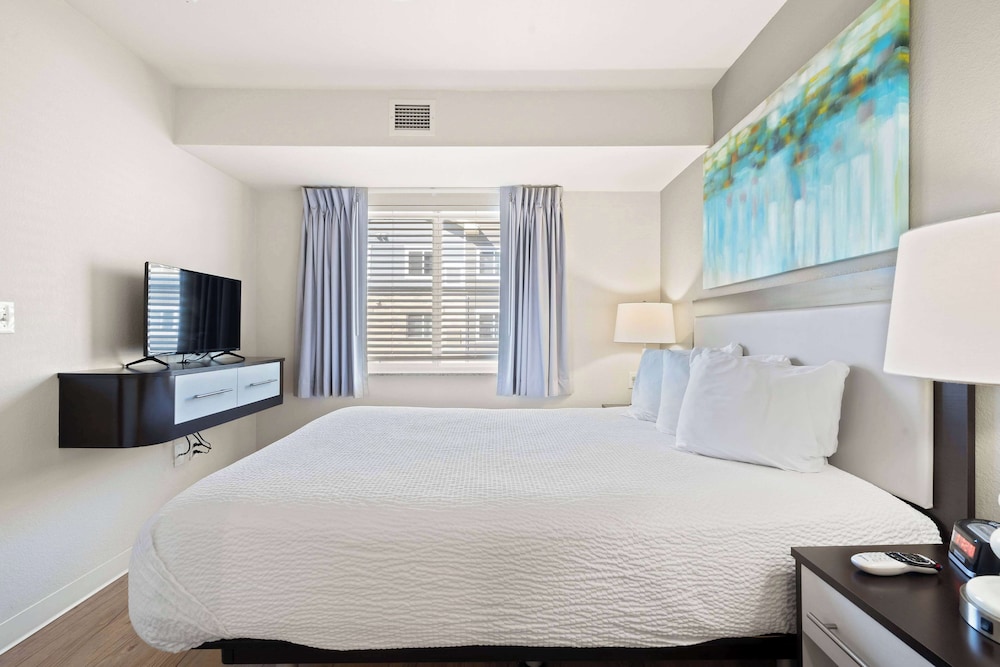 Suite, 2 Bedrooms, Accessible (Hearing) - Photo 4