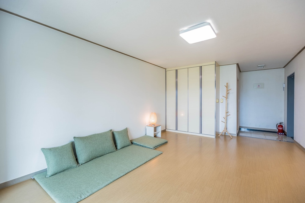 Room (Korean Ondol) photo 2
