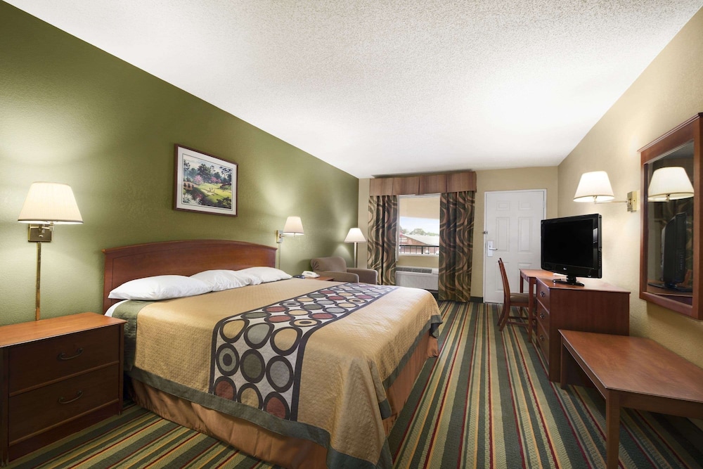 Standard Room, 1 King Bed, Accessible, Non Smoking (Mobility) - Photo 4