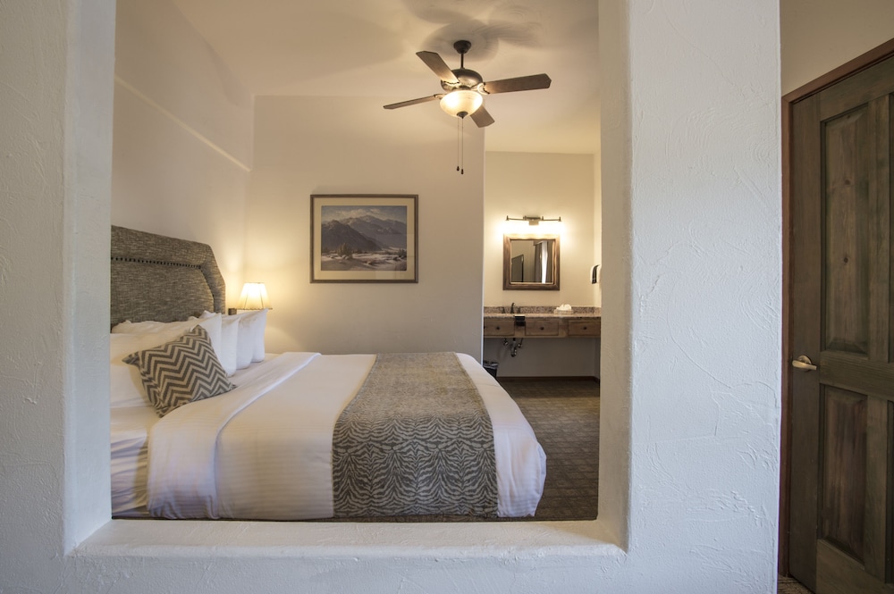 Traditional Suite - Photo 3
