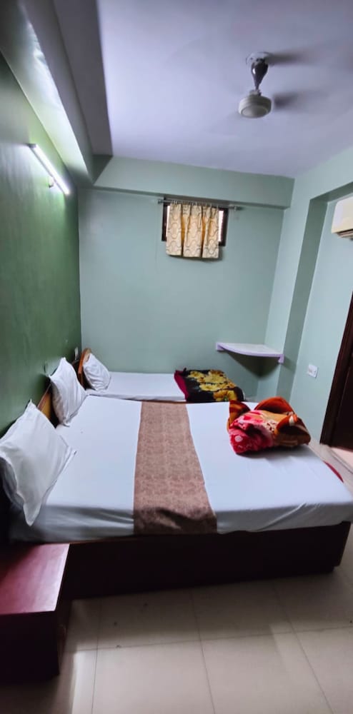 Deluxe Triple Room, City View photo 3