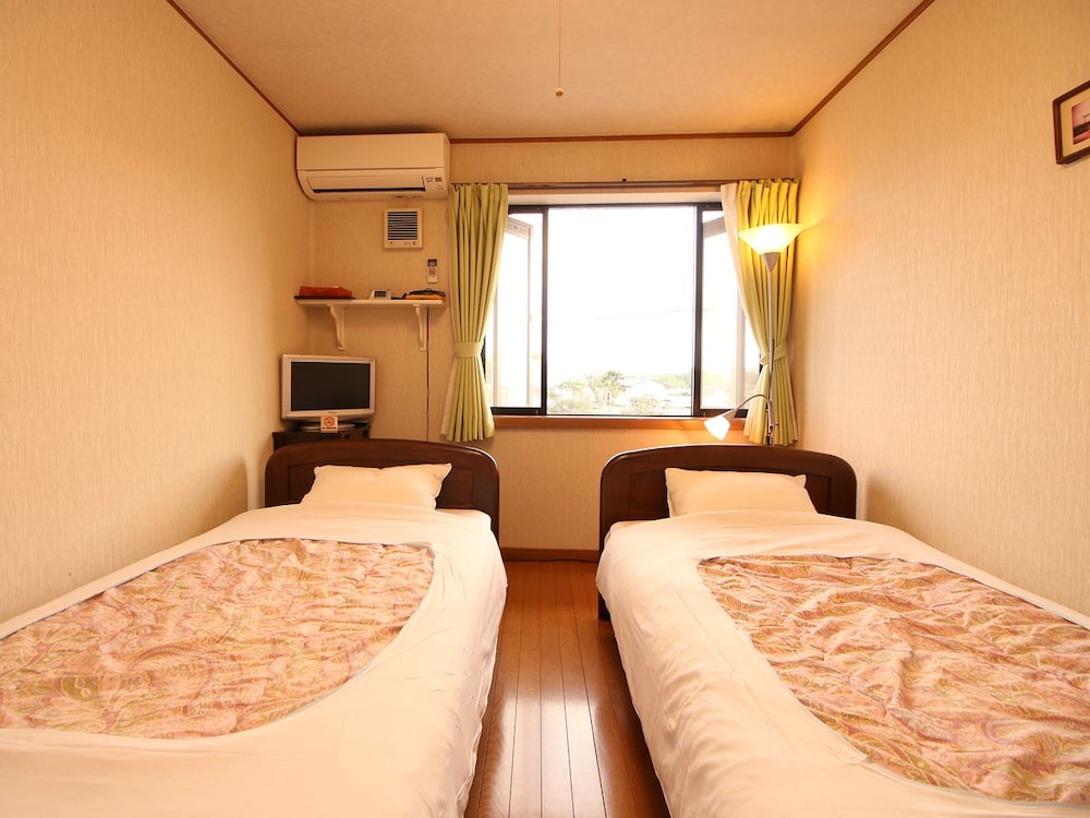 Twin Room With Shared Bathroom photo 2
