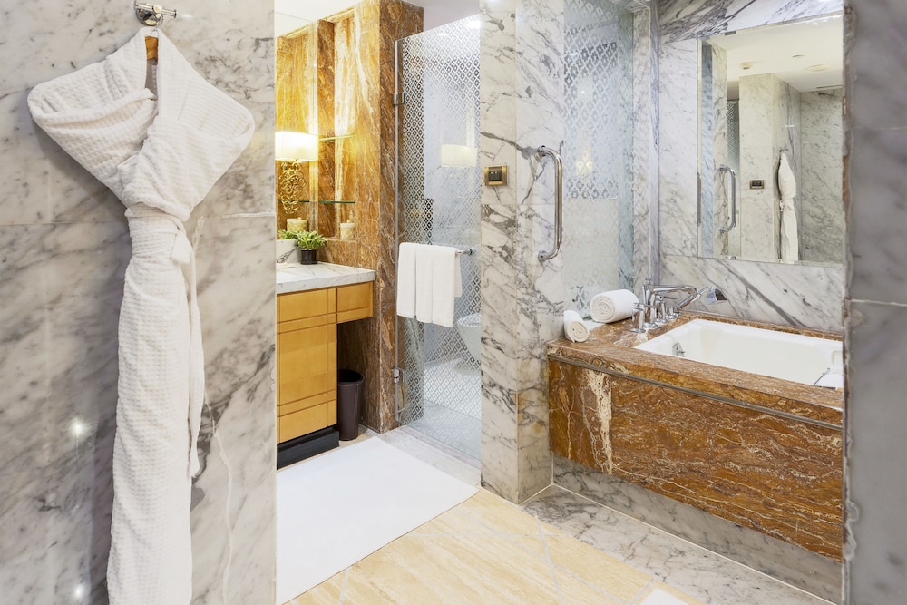 Club Suite, 1 Bedroom - Photo 9
