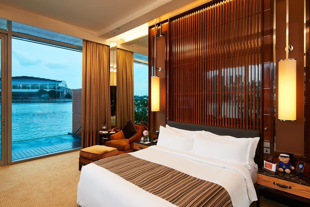 Premier Double Room, 1 King Bed, Bay View (Jacuzzi) photo 2