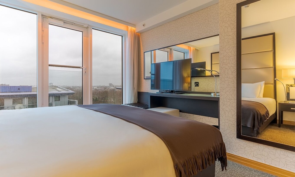 Suite (Executive One Bedroom Triple)