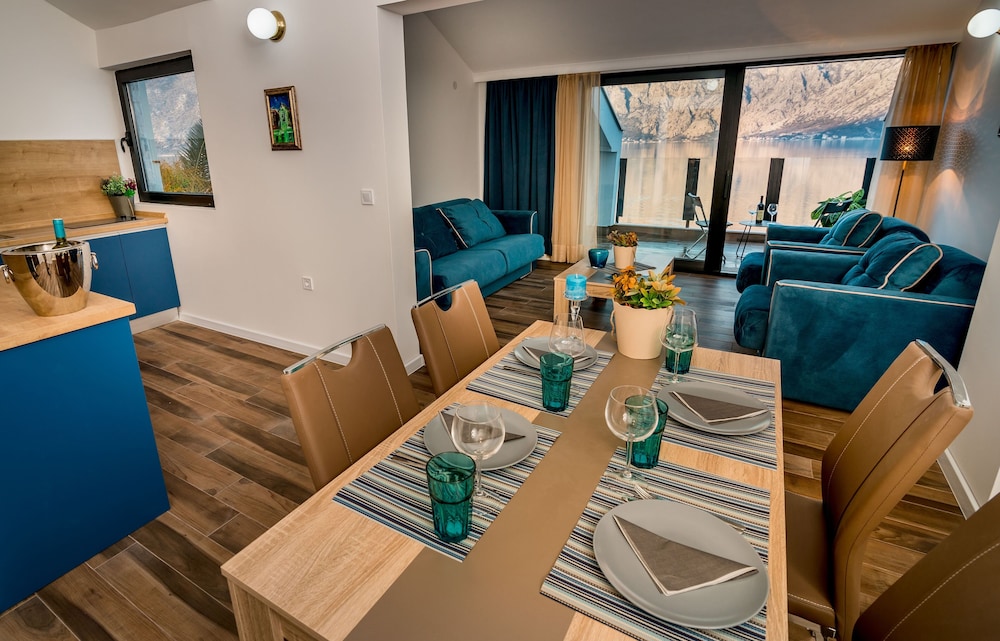 Deluxe Apartment, 1 Bedroom, Sea View, Beachfront (3) photo 2
