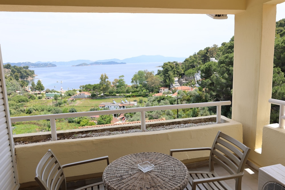 Deluxe Double or Twin Room, Sea View photo 2