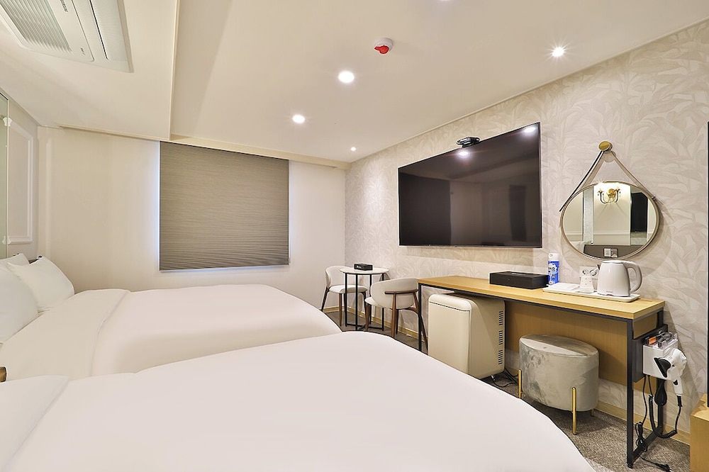 Deluxe Twin Room - Photo 2