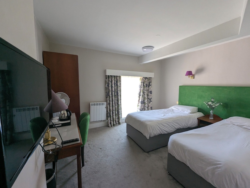 Deluxe Room, 3 Twin Beds photo 1