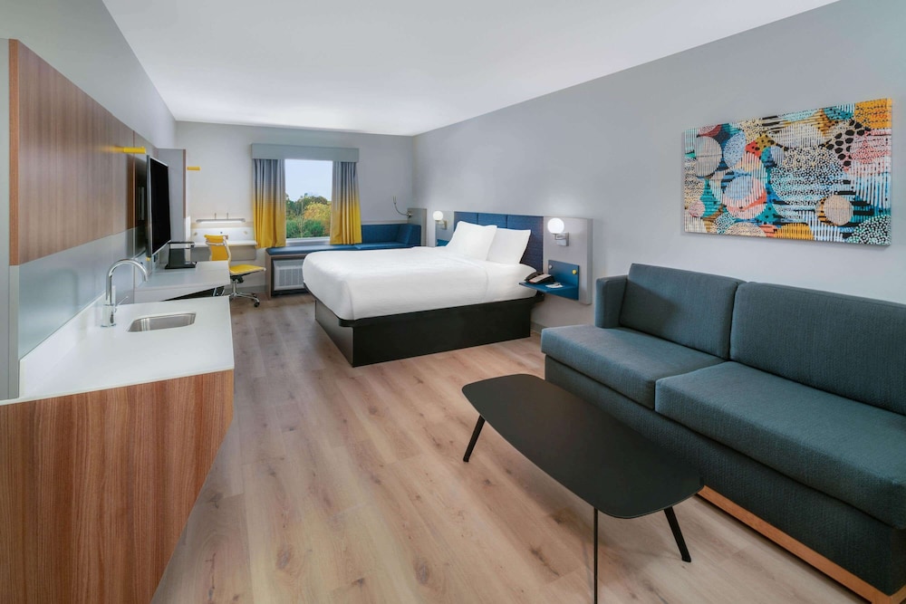 Suite, 1 King Bed, Non Smoking - Photo 2