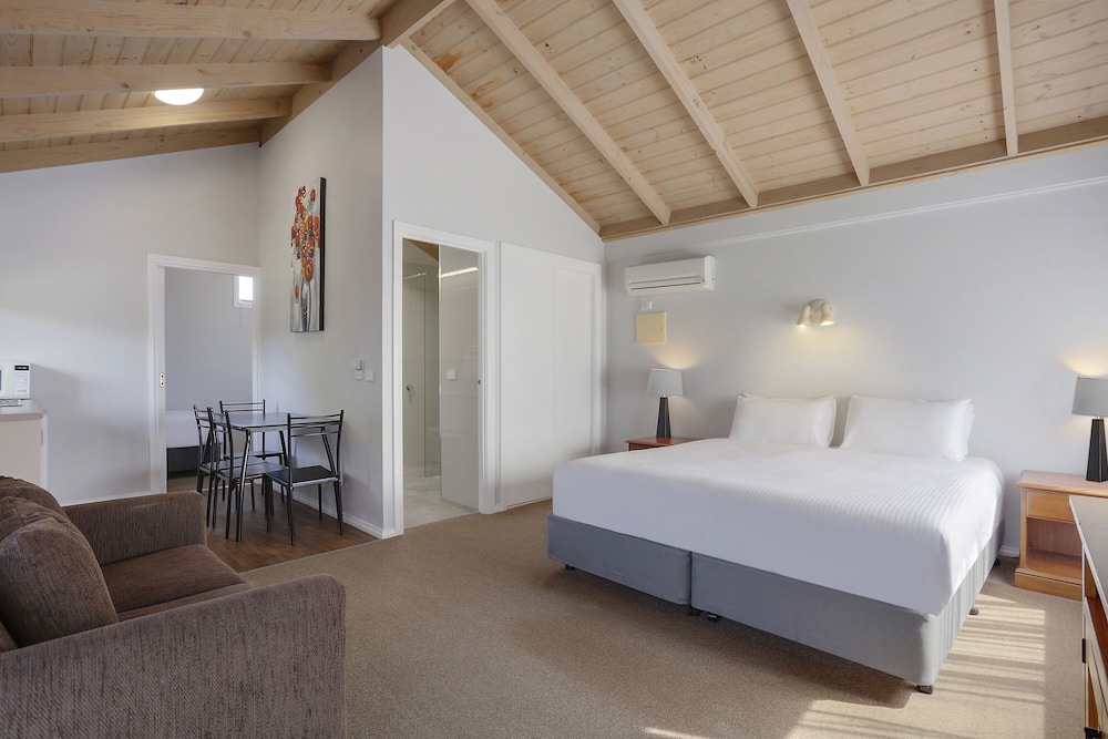 Deluxe Studio, Multiple Beds photo 1