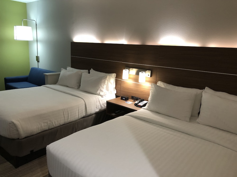 Suite, 2 Queen Beds, Accessible (Mobility Tub) photo 1
