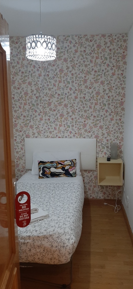 Economy Single Room (Shared Bathroom) photo 2