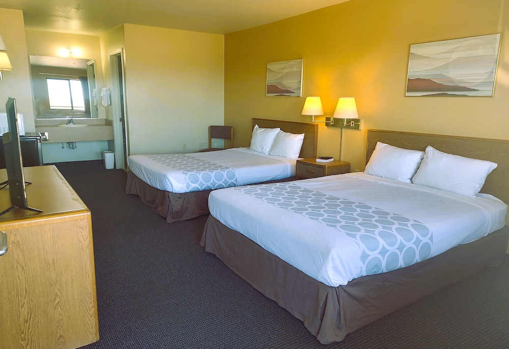 Standard Room, 2 Queen Beds, Non Smoking - Photo 1
