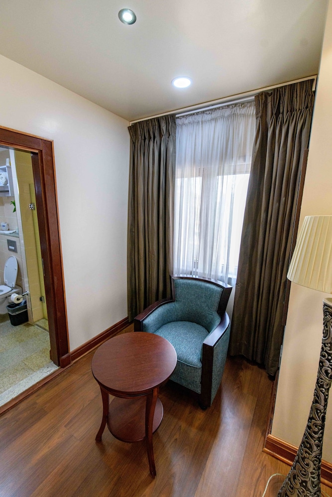 Superior Room, 1 King Bed photo 3